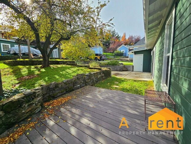 Building Photo - Charming 3-bedroom, 2-bathroom Home: Utili...