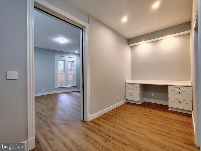 Building Photo - 230 S Market St