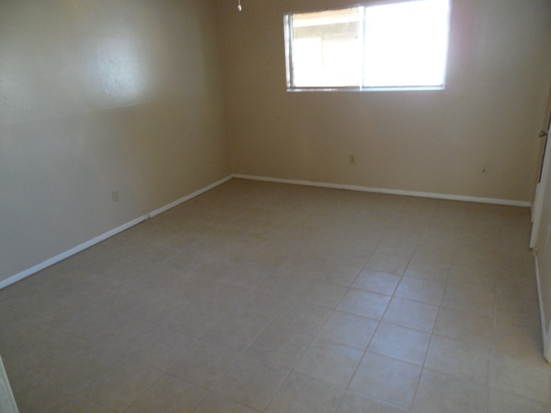 Building Photo - 1708 N Avenue R