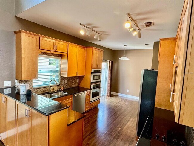 Building Photo - 5121 Fairway 1 Dr