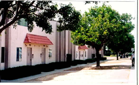 Building Photo - Quintard Manor