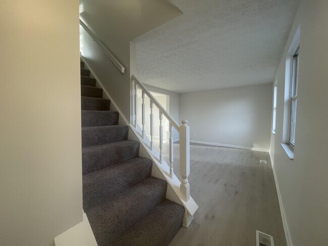 Building Photo - 953 S Spring Rd