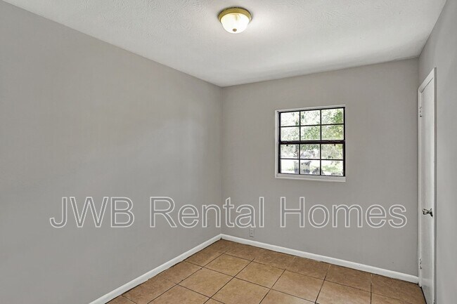 Building Photo - 9269 Sibbald Rd