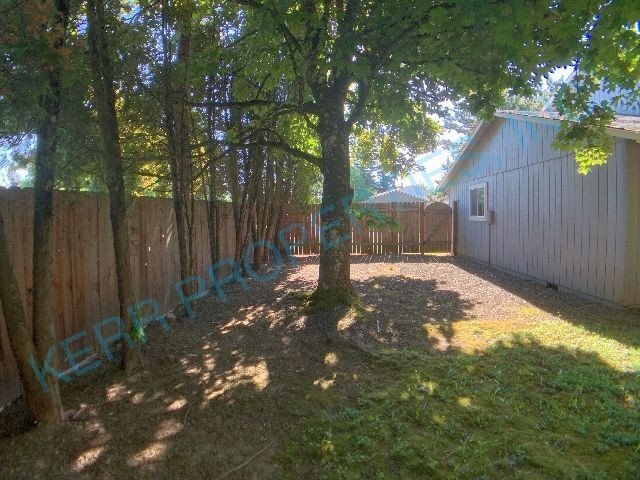 Building Photo - 3031 NE Juniper Ave