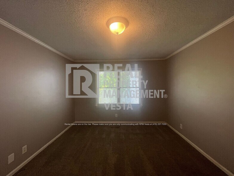 Building Photo - 160 N Springs Ct