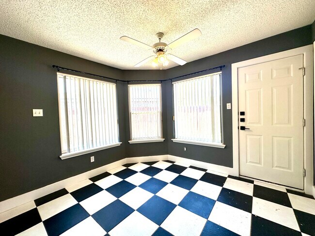 Building Photo - 6106 9th St