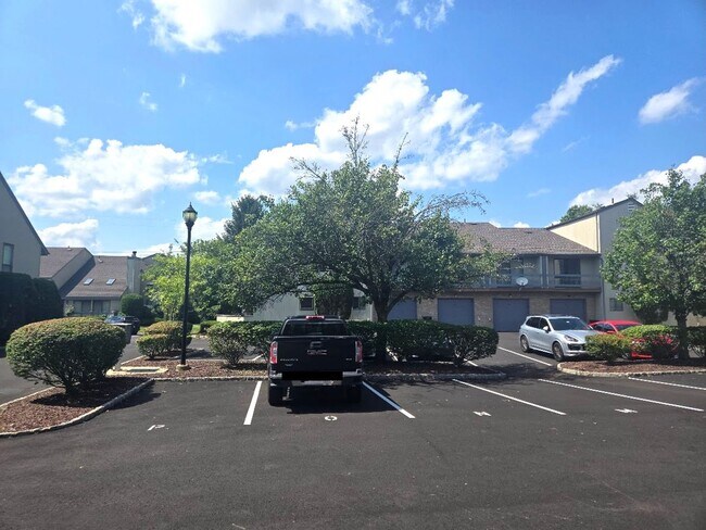 Building Photo - Amenities abound! Spacious, 2-bed & 2.5-ba...