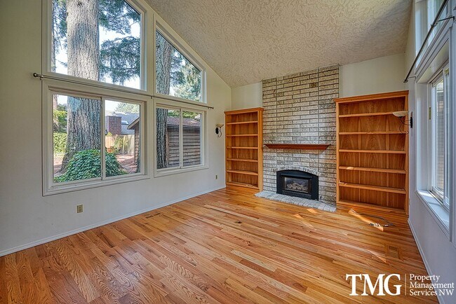 Building Photo - 3841 SE Madsen Ct