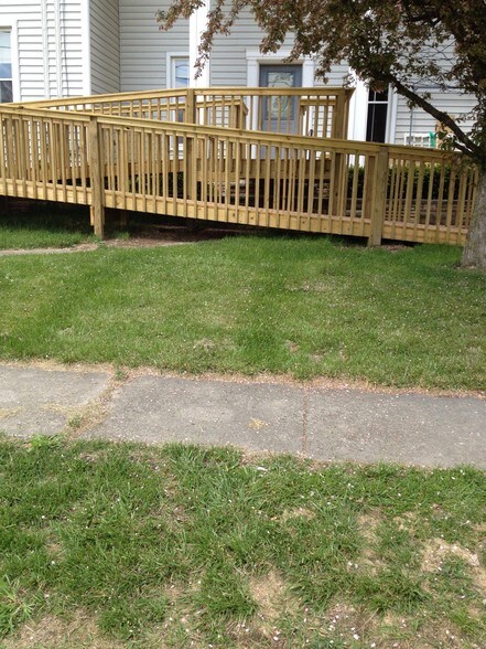 Front entry - 4040 Monroe Rd