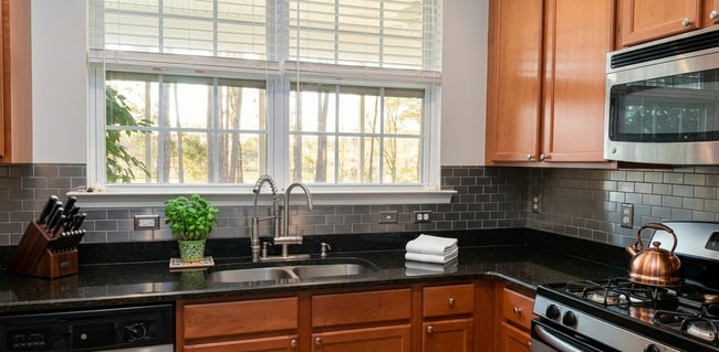 Building Photo - Beautiful Townhouse in West Ashley with Screened in Porch