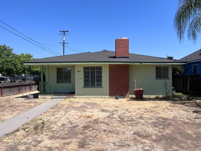 Building Photo - 2905 E Lamona Ave