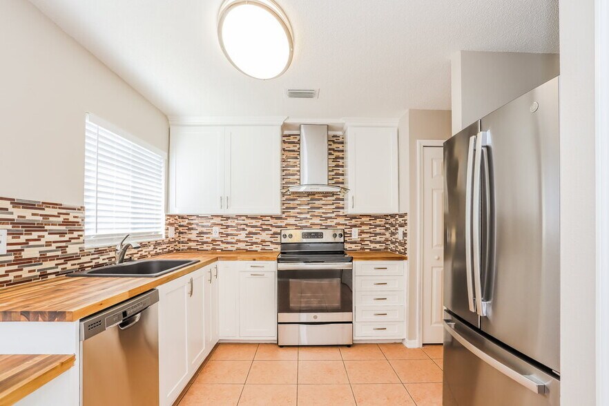 Building Photo - 1209 Alpine Lake Dr