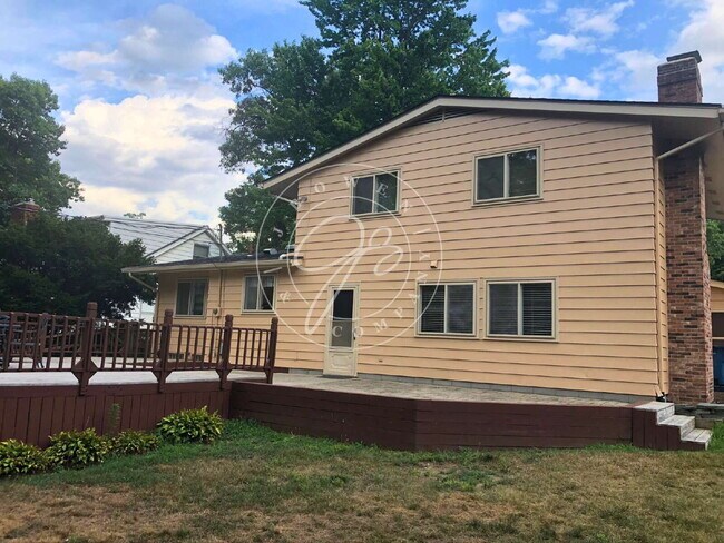 Building Photo - Beautiful 4-Bedroom Home in Lincoln Wood –...