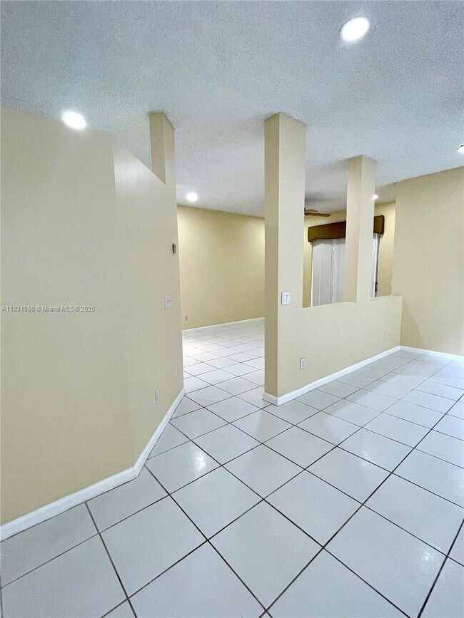 Building Photo - 160 NW 97th Terrace