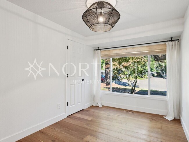 Building Photo - Stylishly Updated Ranch in Bryant Woods