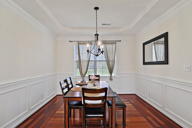 Building Photo - 20 E Darby Cir