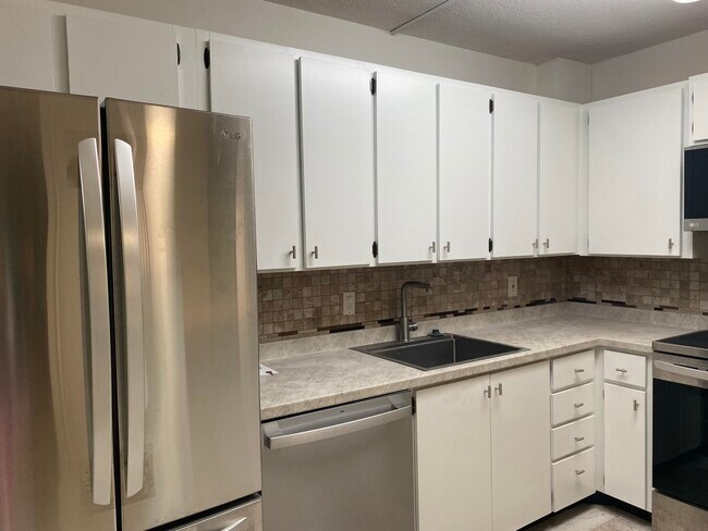 Building Photo - 1607 16th Ln