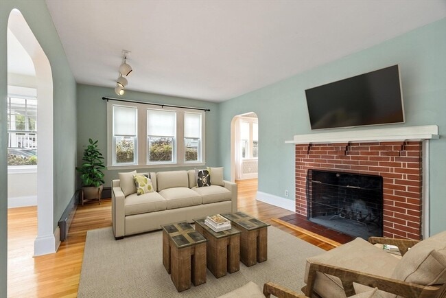 Building Photo - 76 Lynde Ave