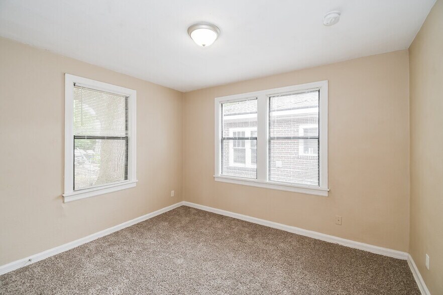 Building Photo - 346 W 68th St