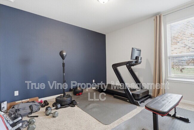 Building Photo - 4727 La Santa Rd