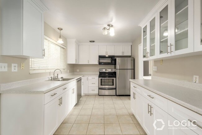 Building Photo - 195 E Roundtoft Dr