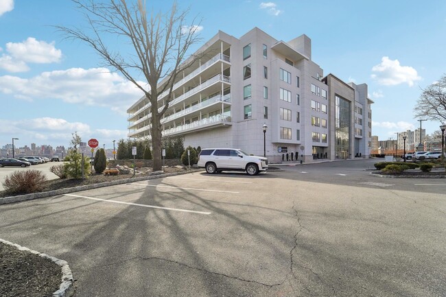Building Photo - 3 Somerset Ln
