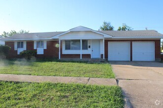 Building Photo - Great Remodel! Just outside Tinker Gate!