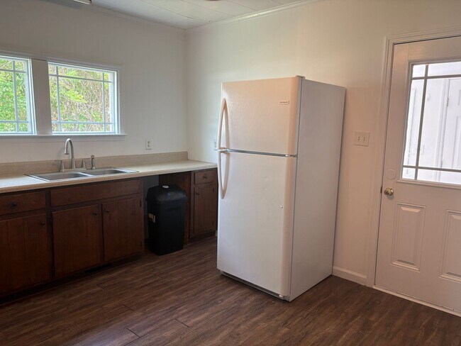 Building Photo - 1605 High St