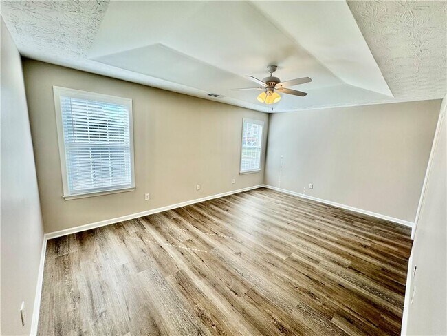 Building Photo - 3205 Northcliff Dr