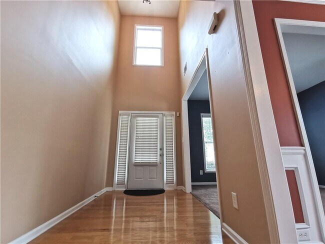 Building Photo - 2430 Woodford Ln NE