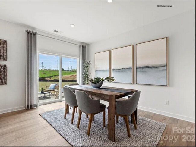 Building Photo - Stunning 5-Bed, 3-Bath Home in Desirable B...