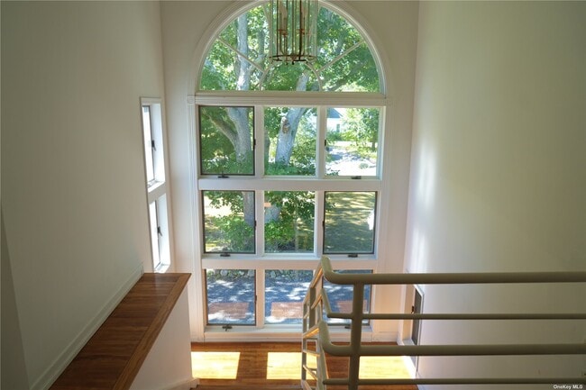 Building Photo - 19 Bay Woods Dr