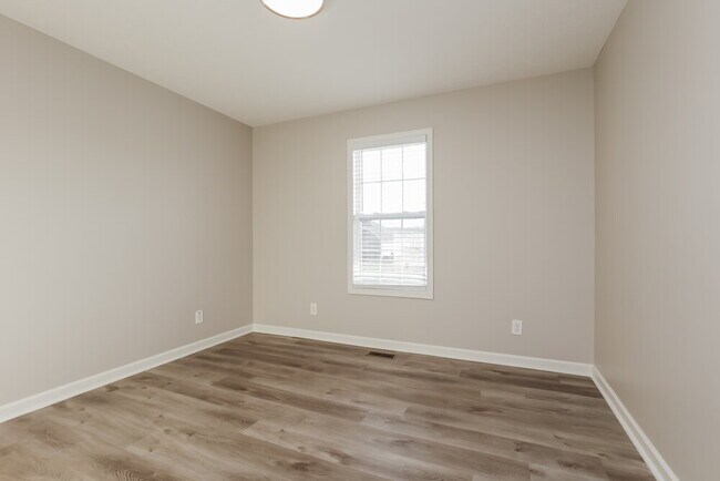 Building Photo - 318 Gallop Ln