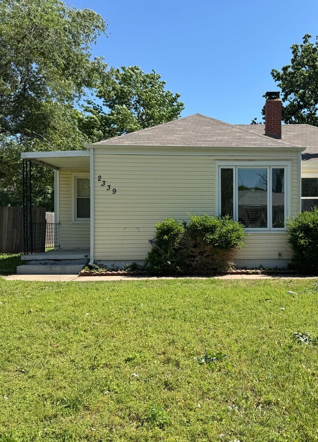 Primary Photo - 2339 E Aloma St