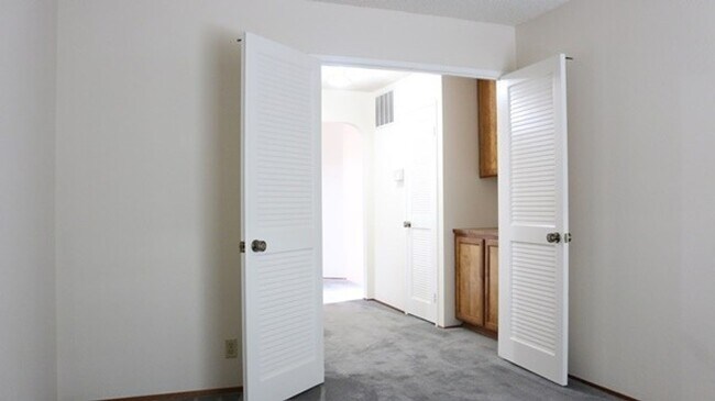 Building Photo - 3591 Woodley Dr