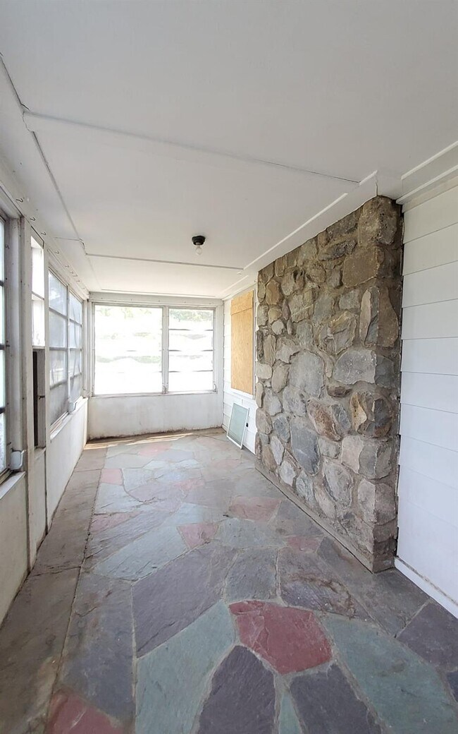 Building Photo - 351 Harriman Heights Rd