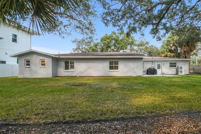 Building Photo - 4802 W Longfellow Ave