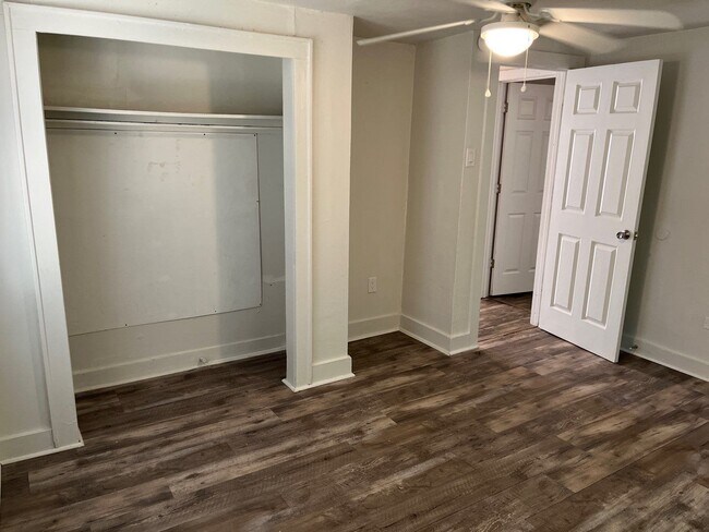 Building Photo - 2912 N Independence Ave