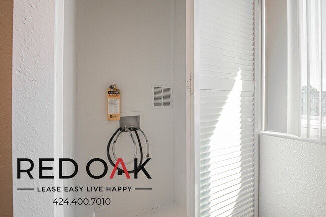 Building Photo - 1847 1/2 W Florence Ave