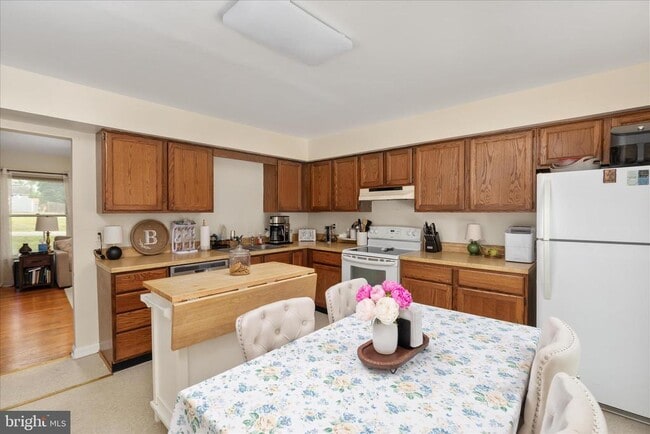Building Photo - 208 N Rappahannock St