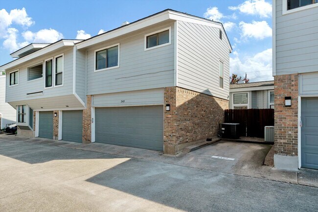 Building Photo - Lovely and Well maintained 2 bedroom & 2.5...