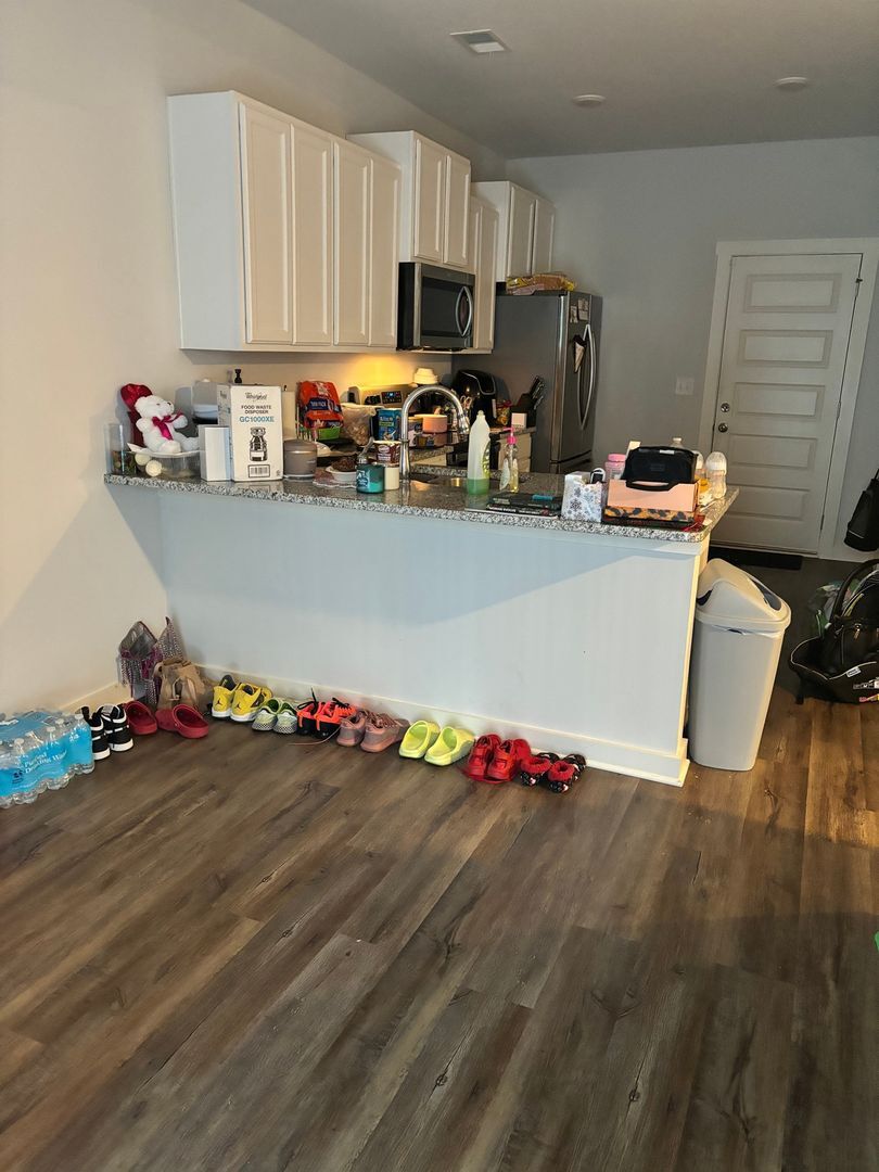 Building Photo - 659 The Heights Ln