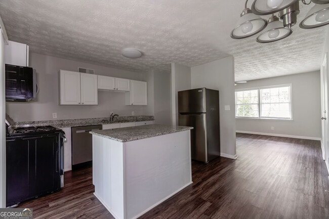 Building Photo - 2364 Peachwood Cir NE