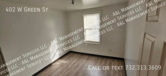 Building Photo - 402 W Green St