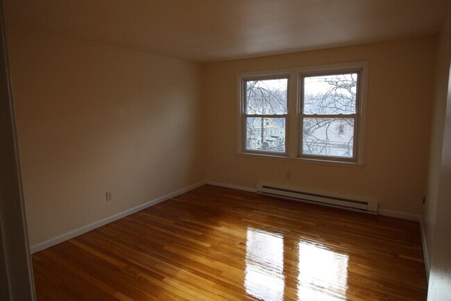 Building Photo - 318 Nesmith St
