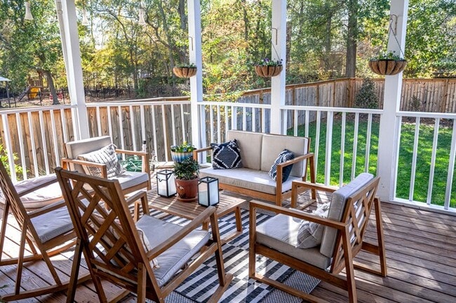 Building Photo - Absolutely gorgeous 4BD/3BA home in Charlo...