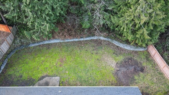 Building Photo - Classic rambler has 3 bedrooms, 1.75 baths, North Thurston School District