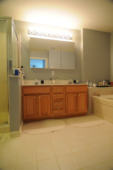 Building Photo - 167 Shinnecock Dr