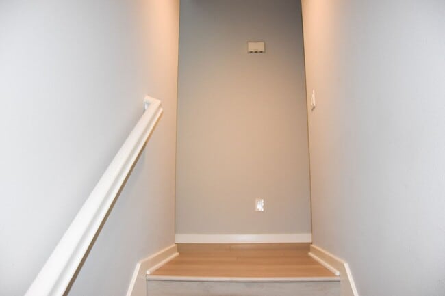 Building Photo - 507 W Maple Ave