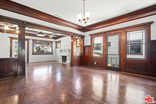 Building Photo - 1438 W 45th St